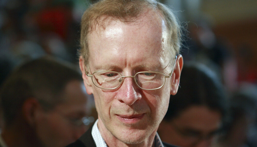 Andrew Wiles brukte sju år på å bevise Fermats siste teorem, et teorem som hadde vært umulig å bevise siden det ble lagt fram i 1637. Wiles måtte kombinere vidt forskjellige teorier for å lage beviset, teorier som likevel viste seg å ha en dypere sammenheng. (Foto: Science Photo Library) Andrew Wiles brukte sju år på å bevise Fermats siste teorem, et teorem som hadde vært umulig å bevise siden det ble lagt fram i 1637. Wiles måtte kombinere vidt forskjellige teorier for å lage beviset, teorier som likevel viste seg å ha en dypere sammenheng. (Foto: Science Photo Library)