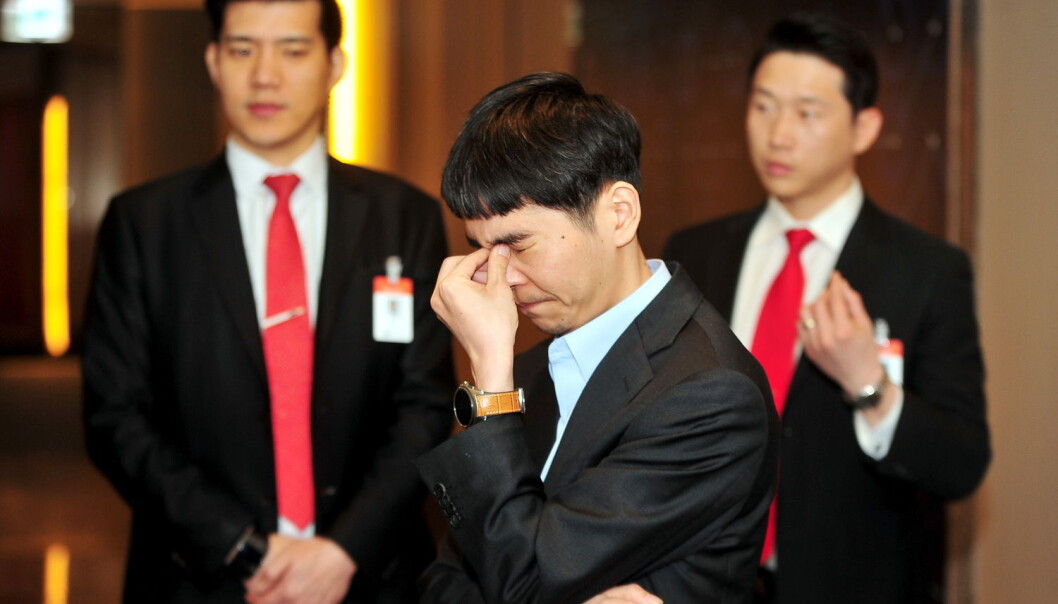 Stormester Lee Se-dol tapte fire av fem kamper mot dataprogrammet AlphaGo. (Foto: Reuters, NTB Scanpix) Stormester Lee Se-dol tapte fire av fem kamper mot dataprogrammet AlphaGo. (Foto: Reuters, NTB Scanpix)