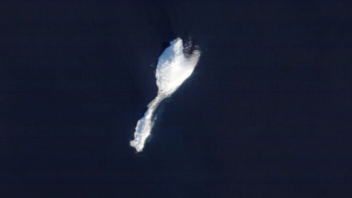 Det var skyfritt i Norskehavet da satellitten Terra passerte over Jan Mayen fredag 11 mars. (Bilde: NASA Terra MODIS)