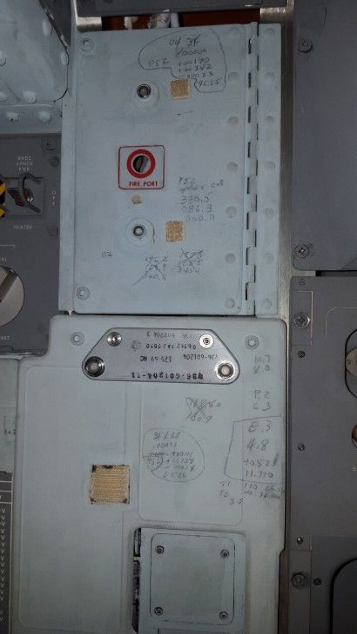 Her er det flere notater fra Apollo 11-kapselen. Er det noen som kan se hva som har blitt skrevet? Del det i kommentarfeltet under. (Foto: Smithsonian Institute) Her er det flere notater fra Apollo 11-kapselen. Er det noen som kan se hva som har blitt skrevet? Del det i kommentarfeltet under. (Foto: Smithsonian Institute)