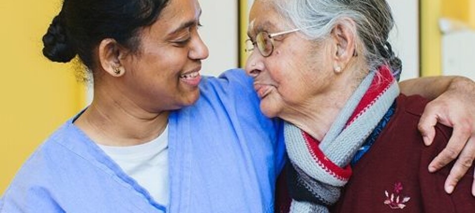 Eldre med risiko for å utvikle demens kan ha eit fortrinn av å snakke to språk.  (Illustrasjonsfoto: UiO/Nadia Frantsen)