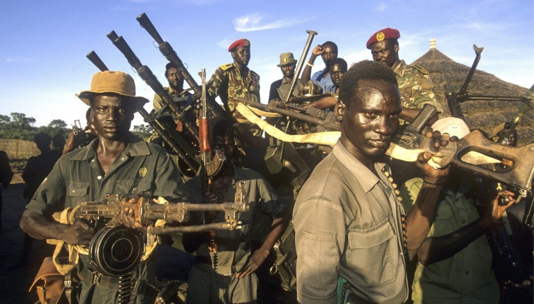 Det foregår mange interessante fredsprosesser i regi av Den afrikanske union, men som ikke nødvendigvis foregår slik FNs fredsbevarende styrker har jobbet. Dette bildet er av opprørere fra Sudan People Liberation Army. (Foto: Hartmut Schwarzbach, Argus, Samfoto, NTB scanpix) Det foregår mange interessante fredsprosesser i regi av Den afrikanske union, men som ikke nødvendigvis foregår slik FNs fredsbevarende styrker har jobbet. Dette bildet er av opprørere fra Sudan People Liberation Army. (Foto: Hartmut Schwarzbach, Argus, Samfoto, NTB scanpix)