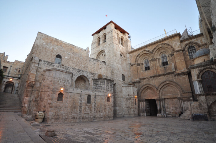 Den hellige gravs kirke i Jerusalem. Kirken ble innvidd i 335 e.Kr., men den har blitt bygget på og om mange ganger siden den tid. (Foto: Jlascar/CC BY SA 2.0) Den hellige gravs kirke i Jerusalem. Kirken ble innvidd i 335 e.Kr., men den har blitt bygget på og om mange ganger siden den tid. (Foto: Jlascar/CC BY SA 2.0)