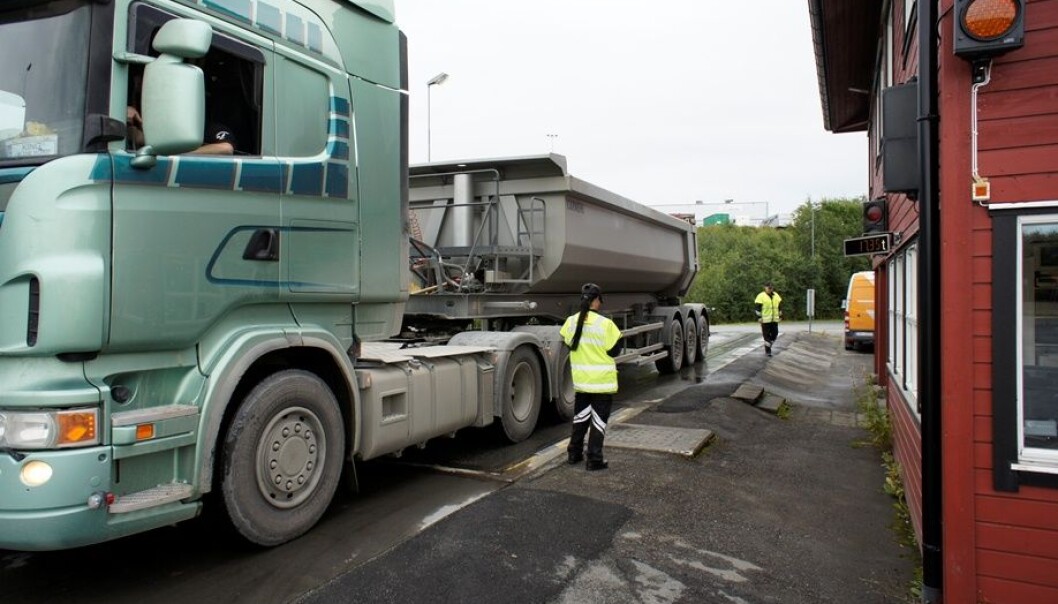 Heavy goods vehicles need to be loaded correctly and have the right weight for Norwegian roads. (Photo: Terje Moen) Heavy goods vehicles need to be loaded correctly and have the right weight for Norwegian roads. (Photo: Terje Moen)