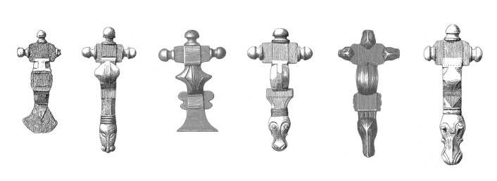 Utseendet på de korsformede spennene varierte etter hvor i landet de ble brukt. Fra venstre spenner fra ___ (Foto: (Tegninger: Haakon Schetelig: The Cruciform Brooches of Norway, 1906 og Oluf Rygh: Norske Oldsager, 1885. Tegningene er falt i det fri)) Utseendet på de korsformede spennene varierte etter hvor i landet de ble brukt. Fra venstre spenner fra ___ (Foto: (Tegninger: Haakon Schetelig: The Cruciform Brooches of Norway, 1906 og Oluf Rygh: Norske Oldsager, 1885. Tegningene er falt i det fri))