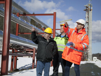 In the multiphase laboratory, these scientists have been gathering measurement data that show how tomorrow’s viscous oils will behave as they are brought ashore in pipelines that they share with natural gas. From the left; Karl Gustav Gustavsen, Arne Erik Rekkebo and Christian Brekken. (Photo: SINTEF / Gry Karin Stimo)
In the multiphase laboratory, these scientists have been gathering measurement data that show how tomorrow’s viscous oils will behave as they are brought ashore in pipelines that they share with natural gas. From the left; Karl Gustav Gustavsen, Arne Erik Rekkebo and Christian Brekken. (Photo: SINTEF / Gry Karin Stimo)