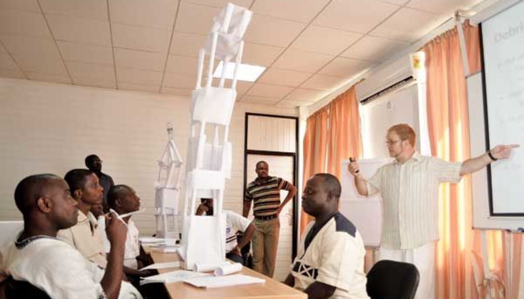 Creative Ghanaian master’s students are learning project management from SINTEF’s Jan Alexander Langlo. The course is part of a foreign aid project which aims to get local businesses qualified as suppliers to the country’s oil sector. (Photo: Svein Tønseth) Creative Ghanaian master’s students are learning project management from SINTEF’s Jan Alexander Langlo. The course is part of a foreign aid project which aims to get local businesses qualified as suppliers to the country’s oil sector. (Photo: Svein Tønseth)