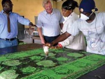 Technology businesses are also participating in the aid project. Project Manager Håkon Hynne (second from the left) pays close attention while a trainee textile worker receives instruction in the industrial city of Tema in Ghana. (Photo: Svein Tønseth) Technology businesses are also participating in the aid project. Project Manager Håkon Hynne (second from the left) pays close attention while a trainee textile worker receives instruction in the industrial city of Tema in Ghana. (Photo: Svein Tønseth)