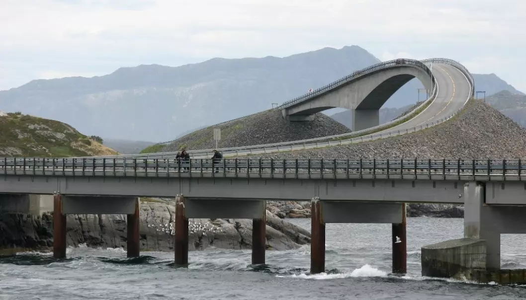 Aesthetics and the way in which landscape is construed are still key elements in modern road design. The Atlantic Road, completed in 1989, was crowned the “Norwegian Construction of the Century 1905–2005”. The UK newspaper The Guardian named it the world’s best road trip. (Photo: Wikimedia commons)