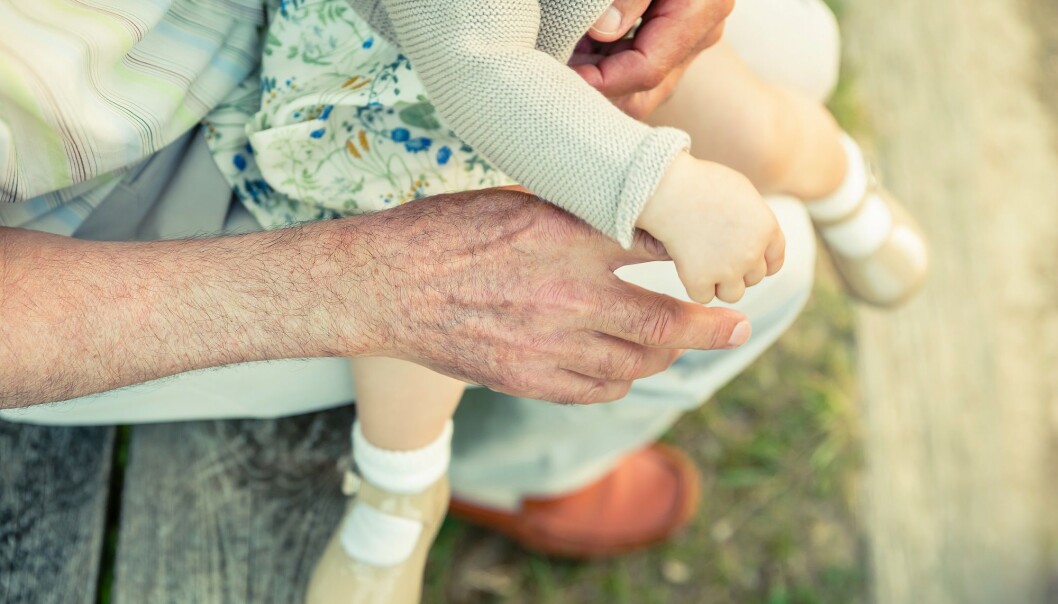 Samvær med barnebarn og annen familie gir mening i livet til uhelbredelig kreftsyke eldre. (Illustrasjonsfoto: Colourbox) Samvær med barnebarn og annen familie gir mening i livet til uhelbredelig kreftsyke eldre. (Illustrasjonsfoto: Colourbox)
