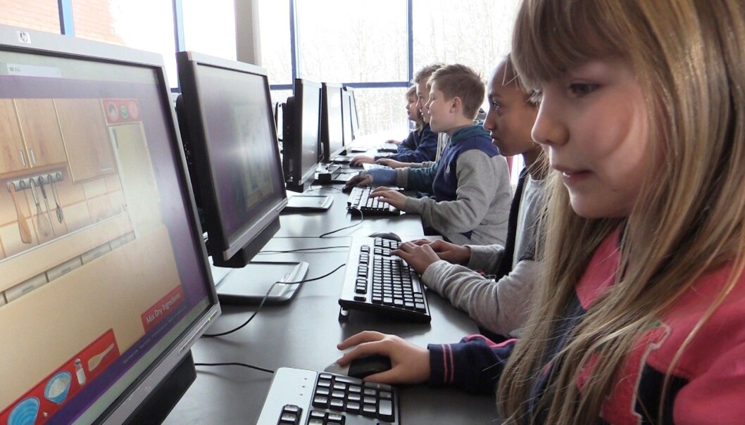 Er det et problem at barn spiller mye dataspill? Forskere mener at foreldrene ikke trenger å bekymre seg så lenge barnet har et balansert liv med flere ulike aktiviteter. (Foto: Hilde Wormdahl/NRK.) Er det et problem at barn spiller mye dataspill? Forskere mener at foreldrene ikke trenger å bekymre seg så lenge barnet har et balansert liv med flere ulike aktiviteter. (Foto: Hilde Wormdahl/NRK.)