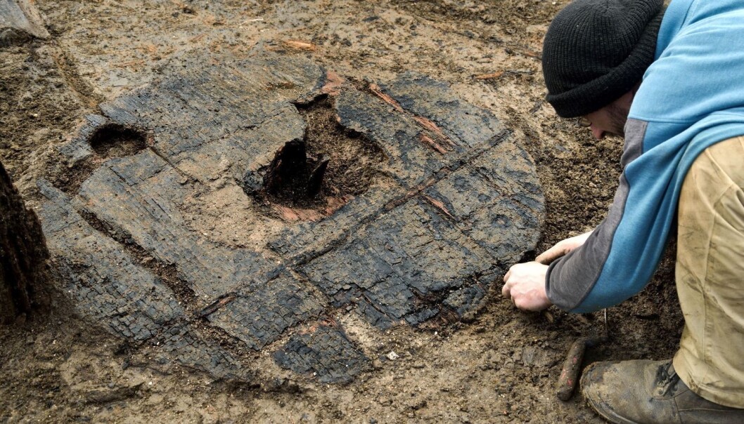 Dette hjulet rullet rundt for 3000 år siden. Det lille, runde hullet til venstre på hjulet er et resultat av en geologisk undersøkelse som traff hjulet for flere tiår siden. (Foto: Rex/Rex Features/NTB Scanpix) Dette hjulet rullet rundt for 3000 år siden. Det lille, runde hullet til venstre på hjulet er et resultat av en geologisk undersøkelse som traff hjulet for flere tiår siden. (Foto: Rex/Rex Features/NTB Scanpix)