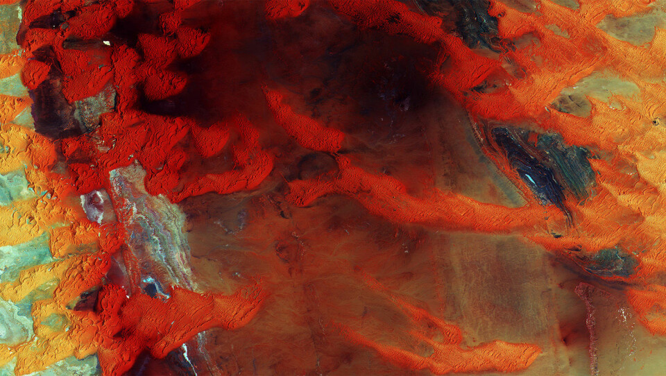 Sanddyner i Libyas ørken gløder i dette bildet tatt fra Sentinel-2A. (Foto: Copernicus Sentinel data (2015)/ESA)