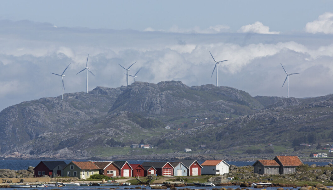 Båtstøene ved Verevågen med vindmøller i Lista Vindkraftverk i bakgrunnen. (Foto: Svein Grønvold / NTB Scanpix) Båtstøene ved Verevågen med vindmøller i Lista Vindkraftverk i bakgrunnen. (Foto: Svein Grønvold / NTB Scanpix)