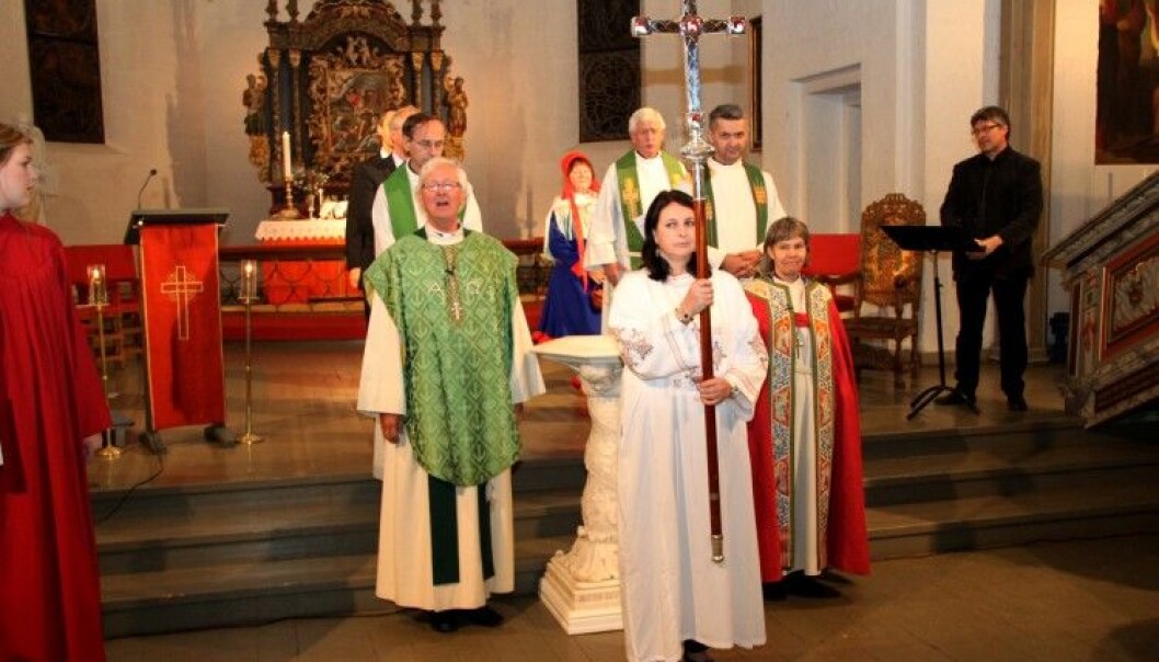 Trosfrihet trumfer kvinners rettigheter i norsk politikk og lov, ifølge ny doktorgrad. Bildet er fra en gudstjeneste under Kirkemøtet i 2010. (Foto: Den norske kirke) Trosfrihet trumfer kvinners rettigheter i norsk politikk og lov, ifølge ny doktorgrad. Bildet er fra en gudstjeneste under Kirkemøtet i 2010. (Foto: Den norske kirke)
