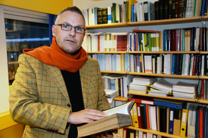 – Norge betyr ikke «veien mot nord», slik mange tror, men «veien langs med de trange fjordene og vikene», sier professor Michael Schulte ved Universitetet i Agder. (Foto: Jan Arve Olsen) – Norge betyr ikke «veien mot nord», slik mange tror, men «veien langs med de trange fjordene og vikene», sier professor Michael Schulte ved Universitetet i Agder. (Foto: Jan Arve Olsen)