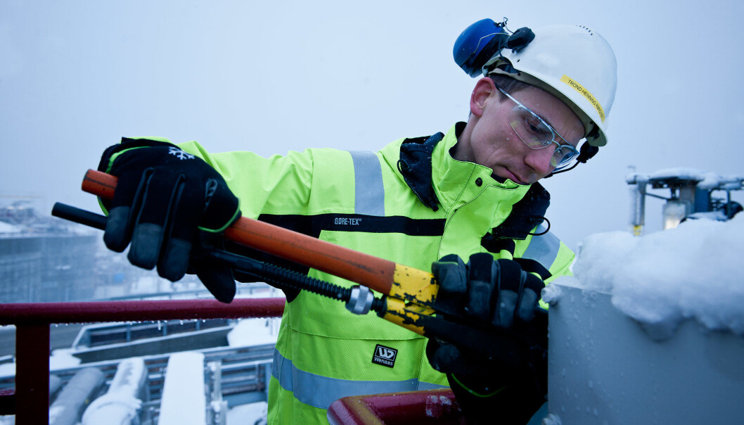 Arbeidstøy for nordområdene krever tekniske materialer og høy grad av komfort og funksjonalitet. (Foto: Sintef) Arbeidstøy for nordområdene krever tekniske materialer og høy grad av komfort og funksjonalitet. (Foto: Sintef)