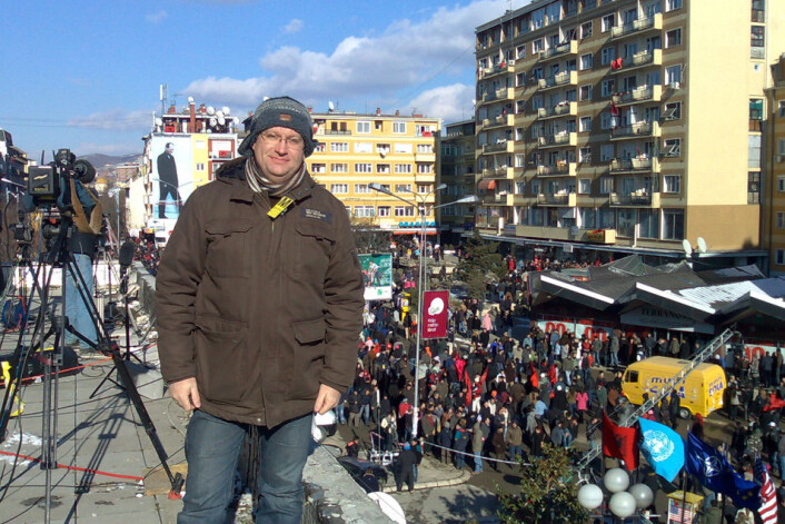 Kenneth Andresen i Pristina under Kosovos selvstendighetserklæring i 2008. (Foto: Privat) Kenneth Andresen i Pristina under Kosovos selvstendighetserklæring i 2008. (Foto: Privat)