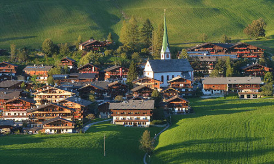 Slik der det ut i Alpbach i de østerrikske alper der ESAs sommerskole for studenter holdes hver sommer. Norske studenter kan søke seg til skolen. (Foto: ESA)