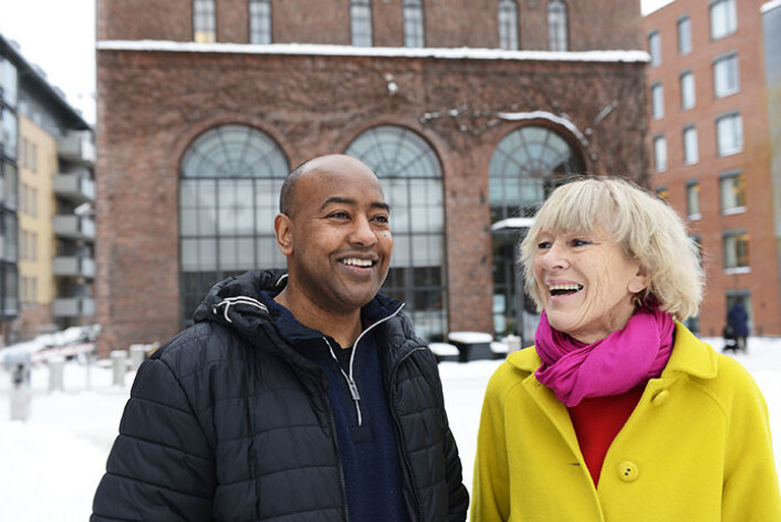 Førsteamanuensis Jonas Debesay og professor Astrid Bergland mener myndighetene har en jobb å gjøre for å legge forholdene bedre til rette for at eldre kan holde liv i sine sosiale nettverk. (Foto: HiOA) Førsteamanuensis Jonas Debesay og professor Astrid Bergland mener myndighetene har en jobb å gjøre for å legge forholdene bedre til rette for at eldre kan holde liv i sine sosiale nettverk. (Foto: HiOA)