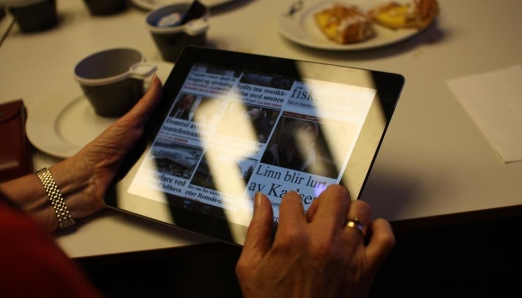 Five patients from Trondheim are currently testing a system using tablet computers and a customised app developed by SINTEF. (Photo: Sintef) Five patients from Trondheim are currently testing a system using tablet computers and a customised app developed by SINTEF. (Photo: Sintef)
