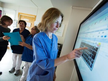 The 50-inch screen in the nurses' room now displays information about the status of all rooms, who is waiting to be cleared, and which new patients are expected that day.(Photo: Erner Juvik/SINTEF) The 50-inch screen in the nurses' room now displays information about the status of all rooms, who is waiting to be cleared, and which new patients are expected that day.(Photo: Erner Juvik/SINTEF)