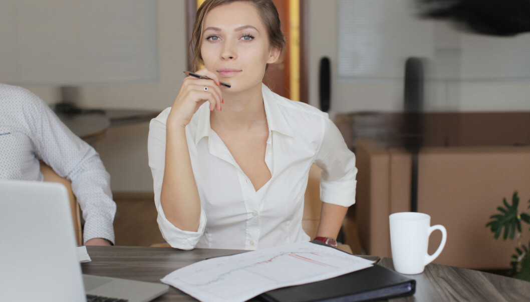 Lesbiske kvinner kan bli utsatt for positiv diskriminering på arbeidsplassen - hvis de ikke blir valgt bort før de får jobben. (Illustrasjonsfoto: Shutterstock / NTB Scanpix) Lesbiske kvinner kan bli utsatt for positiv diskriminering på arbeidsplassen - hvis de ikke blir valgt bort før de får jobben. (Illustrasjonsfoto: Shutterstock / NTB Scanpix)