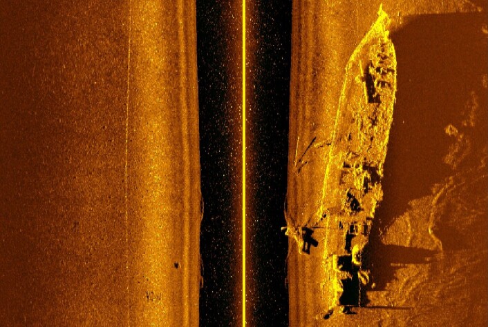 Ved hjelp av en sidesøkende sonar kunne undervannsroboten ta dette bildet av hvalkokeren «Figaro». (Foto: NTNU) Ved hjelp av en sidesøkende sonar kunne undervannsroboten ta dette bildet av hvalkokeren «Figaro». (Foto: NTNU)