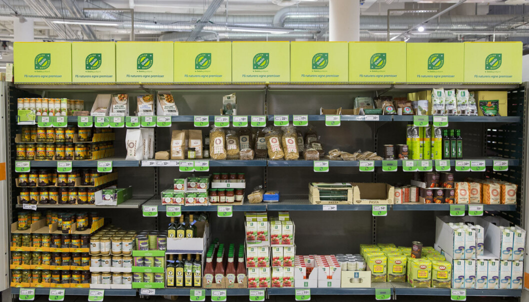 Det er ikke bare den økologiske maten norske forbrukere vil ha. De er også interessert i å vite hvor den kommer fra, hvordan dyrene og plantene har blitt behandlet, hva slags påvirkning den har hatt på miljøet og hvilken historie som følger maten. Dette bør norske bedrifter utnytte mer, ifølge kronikkforfatteren. (Foto: Berit Roald / NTB scanpix) Det er ikke bare den økologiske maten norske forbrukere vil ha. De er også interessert i å vite hvor den kommer fra, hvordan dyrene og plantene har blitt behandlet, hva slags påvirkning den har hatt på miljøet og hvilken historie som følger maten. Dette bør norske bedrifter utnytte mer, ifølge kronikkforfatteren. (Foto: Berit Roald / NTB scanpix)
