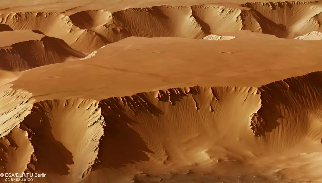 Nattens Labyrint på Mars og røntgenstråling i nordlyset på jorda