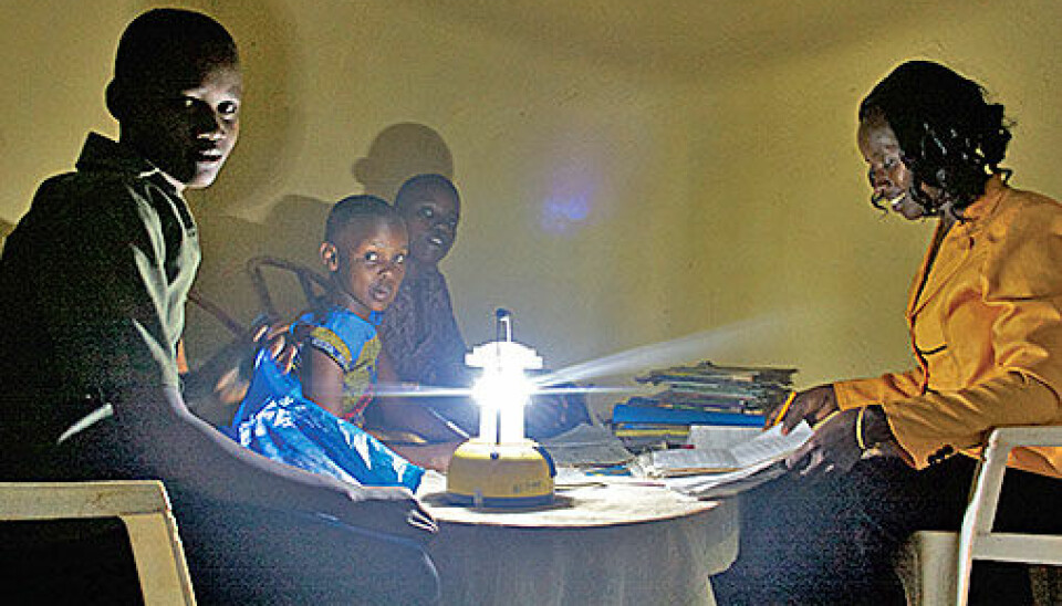 Habitants use the light to do homework in the eventing. (Photo: Lan Marie Nguyen Berg)