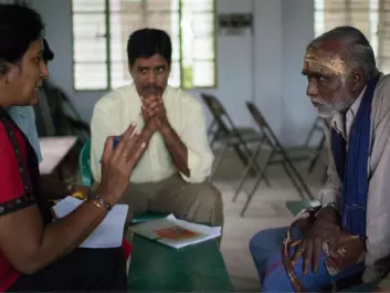 Dr V. Geethalakshmi from Tamil Nadu Agricultural University (TNAU) to the left, interviewing and discussing with a local farmer. Nagothu Udaya Sekhar from Bioforsk in the background. (Photo: Ragnar Våga Pedersen)