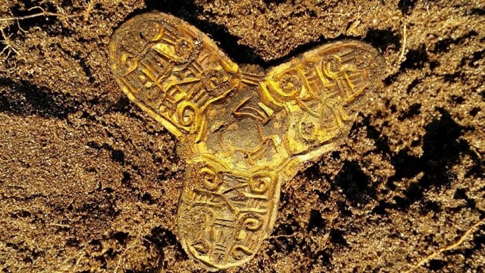 En spenne fra vikingtid funnet i Bodø, Nordland. Detektorfunn av frivillige kan frembringe stor viten om vår forhistorie, skriver kronikkforfatteren. ( Foto: Stefan Furnes) En spenne fra vikingtid funnet i Bodø, Nordland. Detektorfunn av frivillige kan frembringe stor viten om vår forhistorie, skriver kronikkforfatteren. ( Foto: Stefan Furnes)