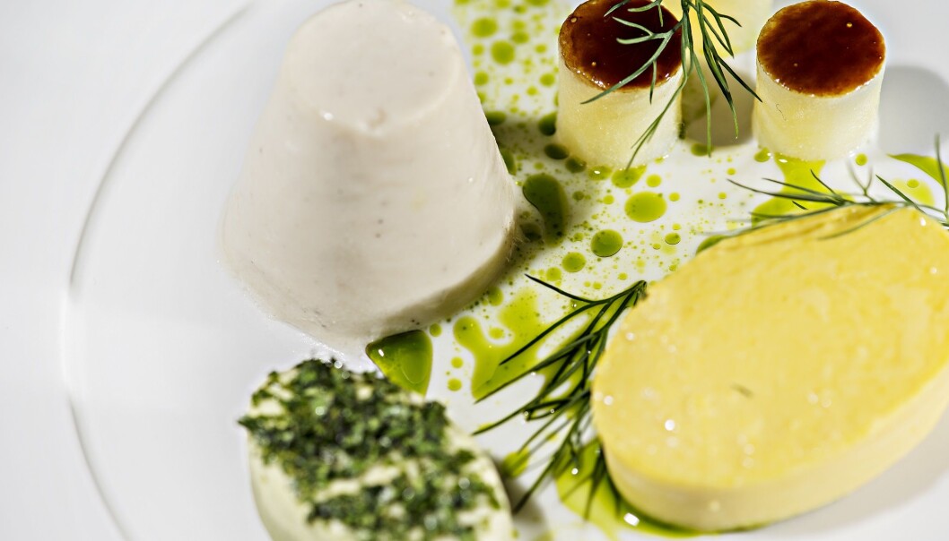 Forskere tester konsistensen til disse lekre rettene fra Gastronomisk Institutt. (Foto: Jon-Are Berg-Jacobsen, Nofima) Forskere tester konsistensen til disse lekre rettene fra Gastronomisk Institutt. (Foto: Jon-Are Berg-Jacobsen, Nofima)
