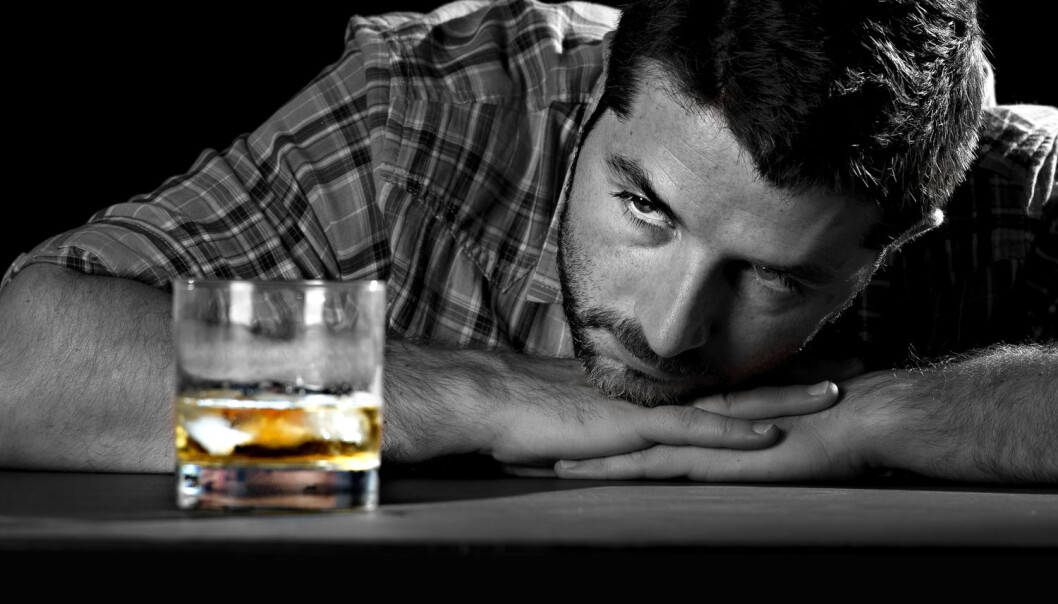 Mange med alkoholsmisbrukslidelser trenger hjelp til å slutte, men i Norge kommer under ti prosent av misbrukerne til behandling. (Illustrasjonsfoto: Shutterstock) Mange med alkoholsmisbrukslidelser trenger hjelp til å slutte, men i Norge kommer under ti prosent av misbrukerne til behandling. (Illustrasjonsfoto: Shutterstock)