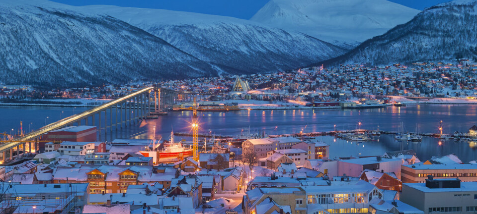 Etter hvert gikk det opp for Kari  Leibowitz at vinteren i Tromsø ikke er noe innbyggerne bare må tåle seg gjennom, slik det er i New Jersey. Det er en tid med snø, skigåing, stearinlys, hytteturer, peisbål, blåtime og nordlys. (Foto: Bård Løken, NN, Samfoto, NTB Scanpix)