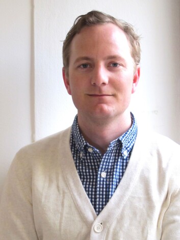 – Diskrete symboler som bilder av øyne kan få oss til å handle mindre egoistisk, sier forsker Mathias Ekström ved NHH. (Foto: NHH) – Diskrete symboler som bilder av øyne kan få oss til å handle mindre egoistisk, sier forsker Mathias Ekström ved NHH. (Foto: NHH)
