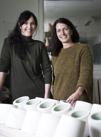 Søstrene Sidsel og Ingvild Hemma driver porselensproduksjon på Fåberg utenfor Lillehammer. (Foto: Privat) Søstrene Sidsel og Ingvild Hemma driver porselensproduksjon på Fåberg utenfor Lillehammer. (Foto: Privat)