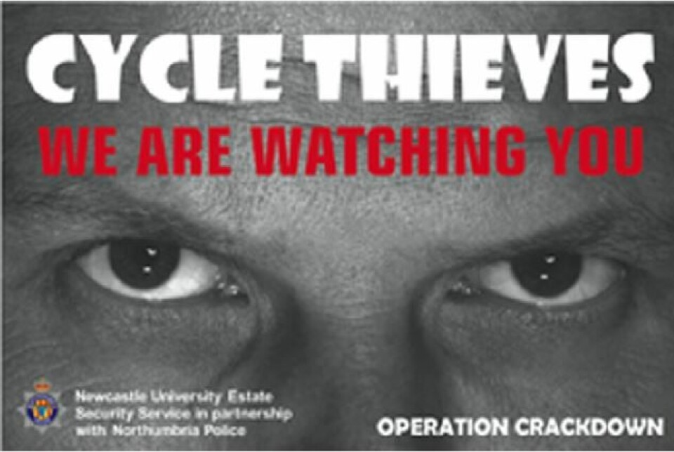 Disse plakatene skremte tyver fra å stjele sykler fra et universitetsområde. Nedgangen gjennom et år var på 60 prosent.  (Foto: Universitetet i Newcastle)