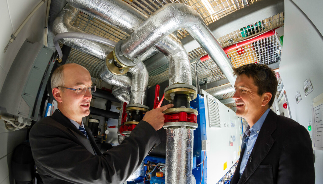 Rema 1000 managing director Ole Robert Reitan visits the refrigeration machine-room in the newly built supermarket with SINTEF’s Armin Hafner. (Photo: Thor Nielsen/SINTEF) Rema 1000 managing director Ole Robert Reitan visits the refrigeration machine-room in the newly built supermarket with SINTEF’s Armin Hafner. (Photo: Thor Nielsen/SINTEF)