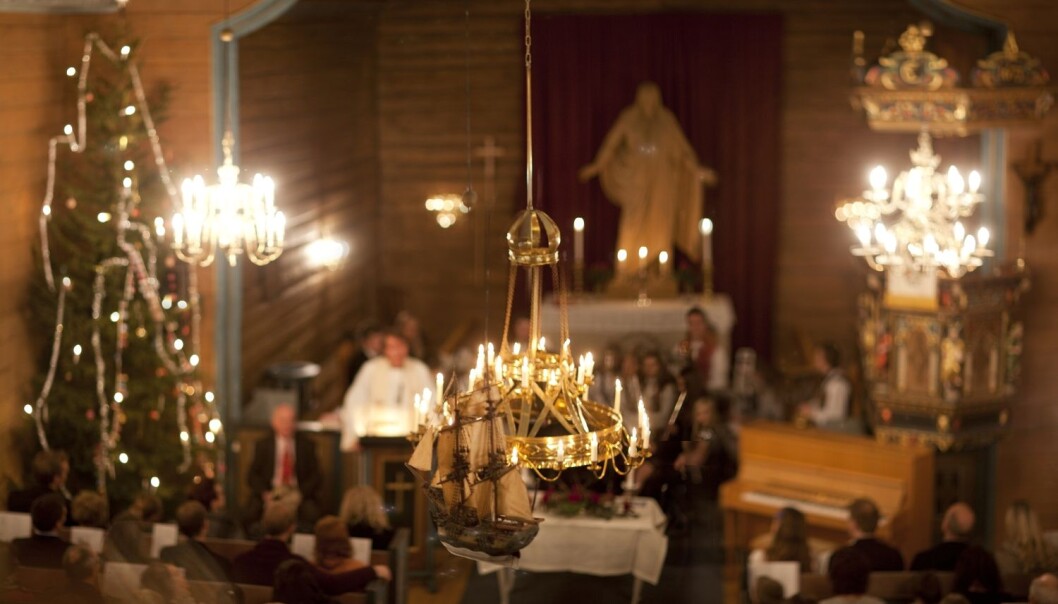 Går folk på julegudstjeneste fordi de tror på det eller bare fordi det er tradisjon? (Foto: Jonas Frøland, NTB scanpix) Går folk på julegudstjeneste fordi de tror på det eller bare fordi det er tradisjon? (Foto: Jonas Frøland, NTB scanpix)