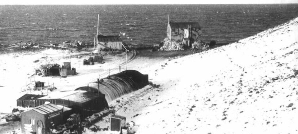 «Atlantic City», den amerikanske basen på Jan Mayen. Bildet er tatt i 1946 eller 1947 av Odd Gjeruldsen, og henger i dag på den Meteorologiske stasjonen på Jan Mayen, ifølge hjemmesidene til Ishavsforeningen Jan Mayen. (Foto: Odd Gjeruldsen)