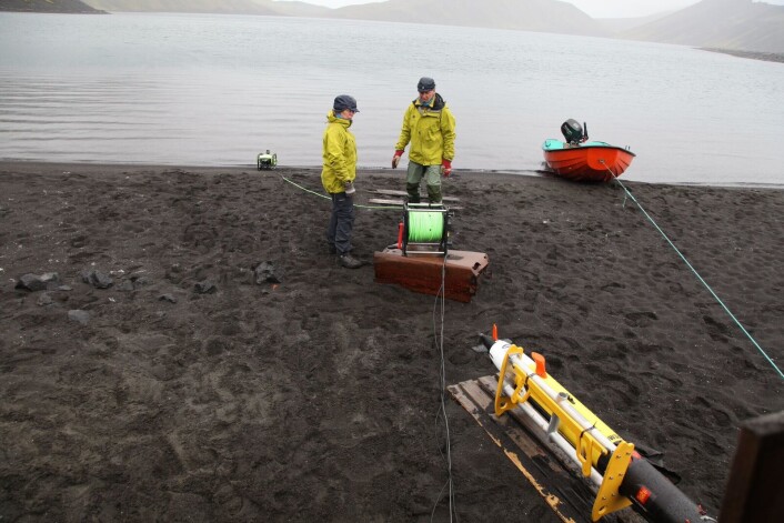 Astrid Lyså og Eiliv Larsen fra NGU i arbeid med Vitenskapsmuseets ROV som ble brukt for å kartlegge bunnforholdene i Nordlaguna. (Foto: Martin Ludvigsen, NTNU) Astrid Lyså og Eiliv Larsen fra NGU i arbeid med Vitenskapsmuseets ROV som ble brukt for å kartlegge bunnforholdene i Nordlaguna. (Foto: Martin Ludvigsen, NTNU)