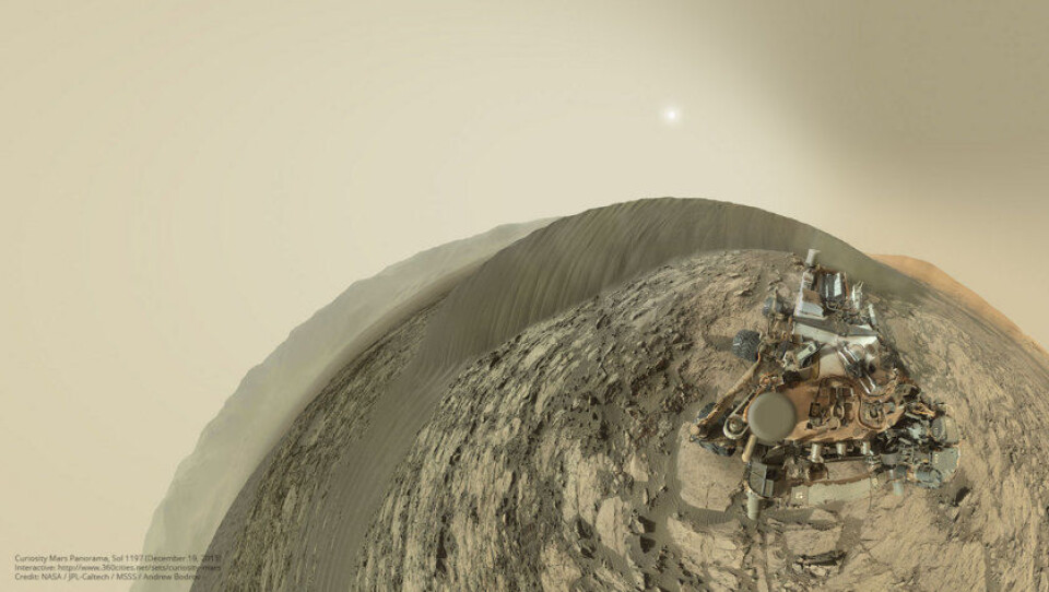 Dette 360 graders panoramabildet er sammensatt av flere fotografier tatt med mastkameraet til Curiosity ved Namib-sanddynen den 19. desember 2015. (Foto: NASA / JPL / MSSS / Andrew Bodrov)