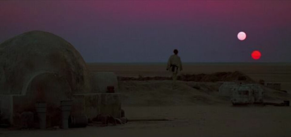 Doble solnedganger, som på planeten Tatooine fra Star Wars, kan være overraskende vanlige i universet.  (Foto: Skjermbilde fra YouTube)