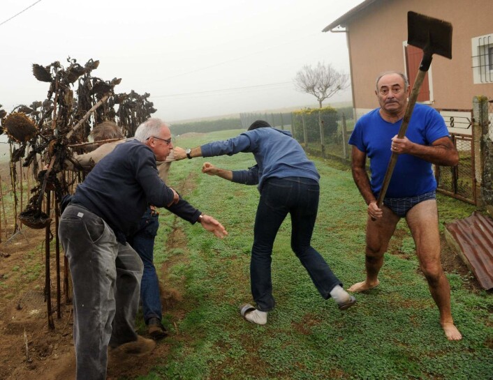 Slåsskamp på den franske landsbygda. (Foto: Gaizka Iroz/Afp) Slåsskamp på den franske landsbygda. (Foto: Gaizka Iroz/Afp)