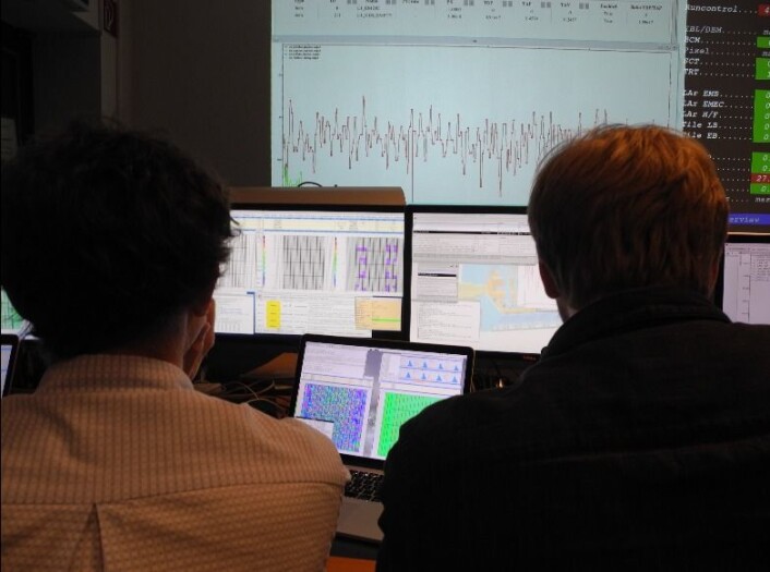 Forskere følger med på og analyserer hva som skjer i partikkelakseleratoren. (Foto: Atlas Collaboration) Forskere følger med på og analyserer hva som skjer i partikkelakseleratoren. (Foto: Atlas Collaboration)
