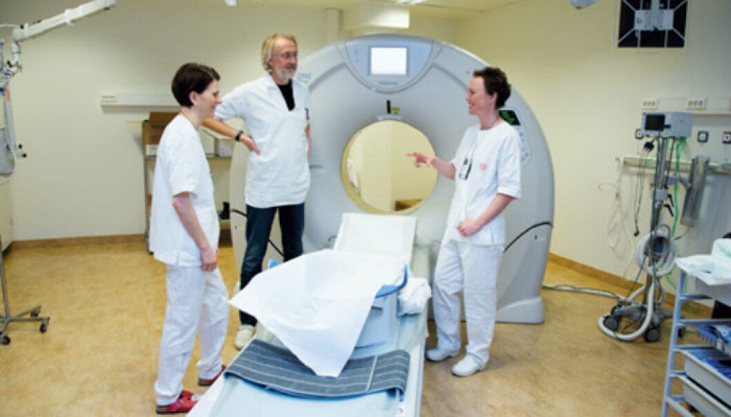 Joanna Kristiansen (left), Trond Mogens Aaløkken and Anne Catrine Trægde Martinsen have developed a new method that detects cancer far better than the current, old-fashioned X-ray procedure. (Photo: Yngve Vogt) Joanna Kristiansen (left), Trond Mogens Aaløkken and Anne Catrine Trægde Martinsen have developed a new method that detects cancer far better than the current, old-fashioned X-ray procedure. (Photo: Yngve Vogt)