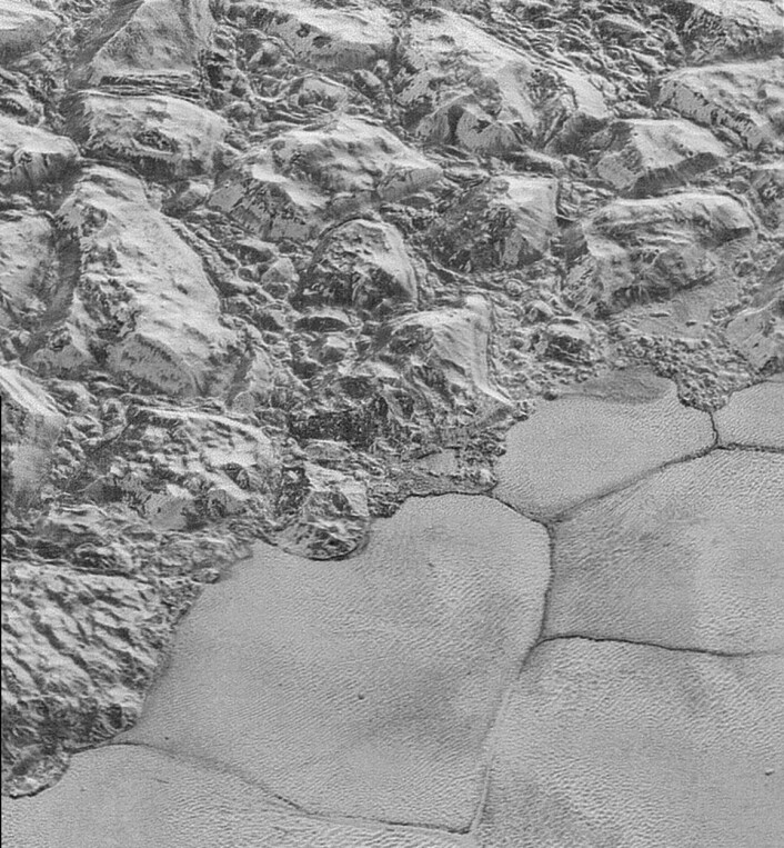 Det samme området, fra en litt annen vinkel. (Foto: NASA) Det samme området, fra en litt annen vinkel. (Foto: NASA)