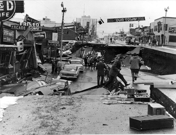 Resultatene av det voldsomme jordskjelvet i Alaska i 1964. Bildet er fra Anchorage. (Foto: US Army) Resultatene av det voldsomme jordskjelvet i Alaska i 1964. Bildet er fra Anchorage. (Foto: US Army)